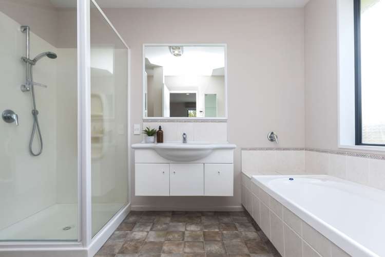 10 Sweet Waters Place Woolston_12