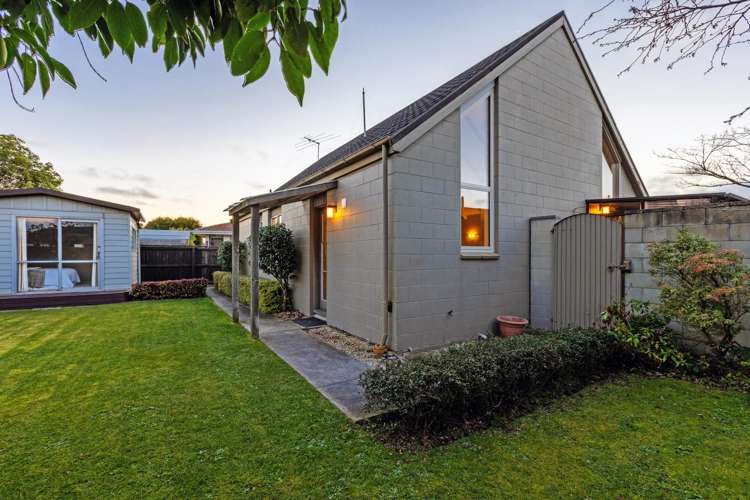 42b Delaware Crescent Russley_0