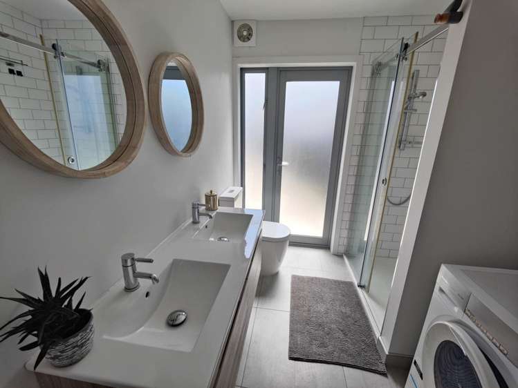 2/146 Soleares Avenue Mount Pleasant_25