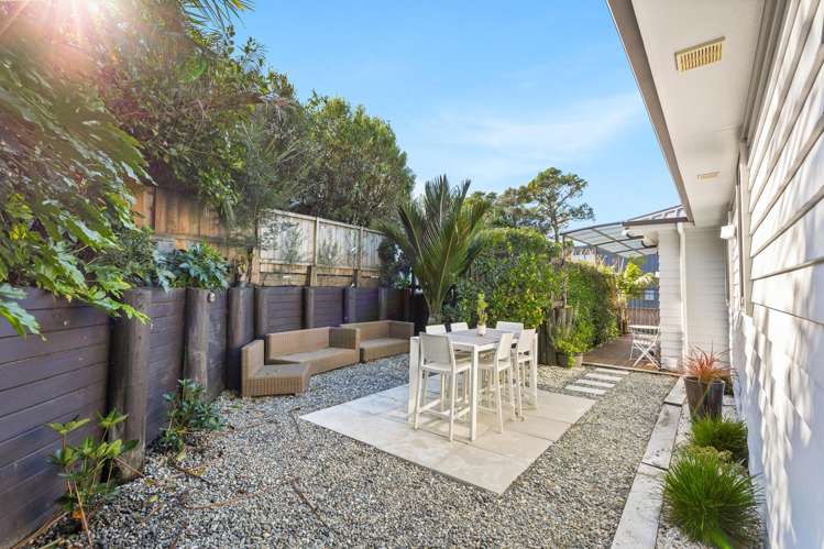 24 Edgerton Road Te Atatu Peninsula_1