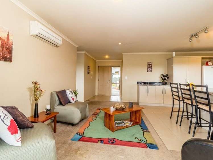 27 Delta Mews Place Clive_11