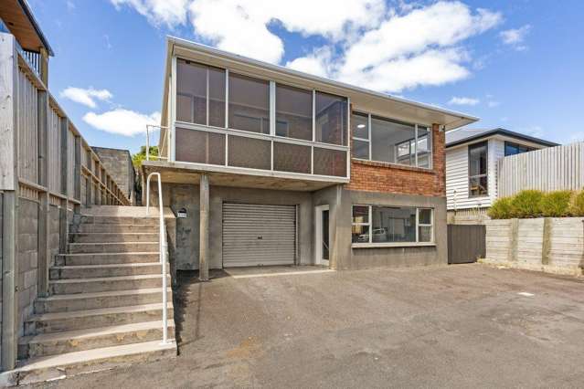 Newly Renovated, Prime Location-Sea Views