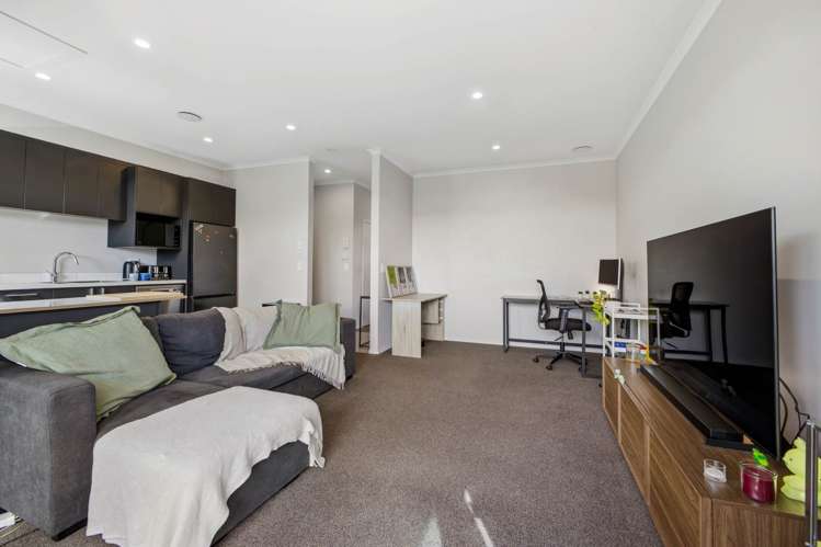 3/7 Uku Lane Hobsonville_7