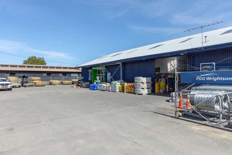 66-80 High Street North Carterton_34