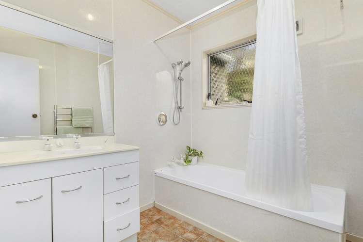 8 Hillcroft Road Horokiwi_12