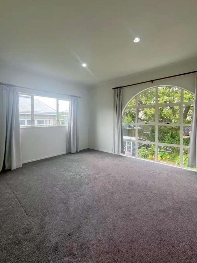 Refurbished 5-Bedroom Home with Multiple Living Areas in Dominion Road