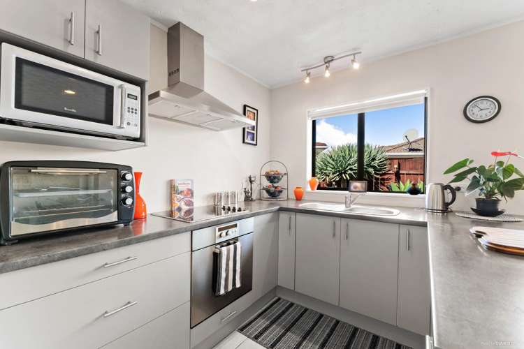 1/3 Annette Avenue Te Atatu South_9