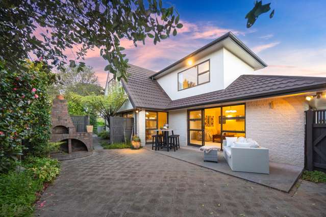 Hokowhitu - River and reserve lifestyle
