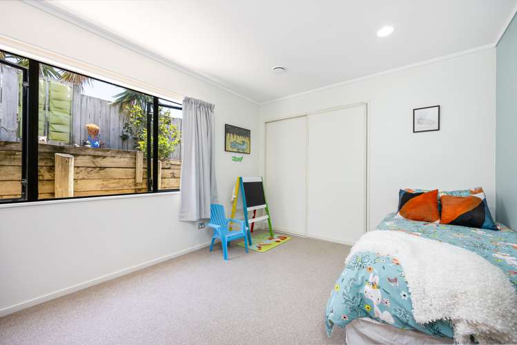 5 Alec Craig Way Gulf Harbour_14