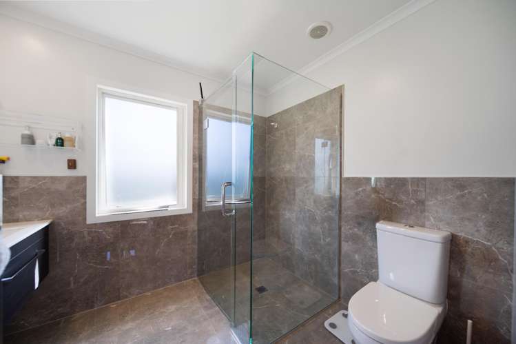 8 Canini Grove Karaka_21