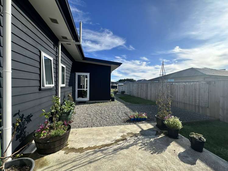 6 Holly Robinson Place Hokitika_16