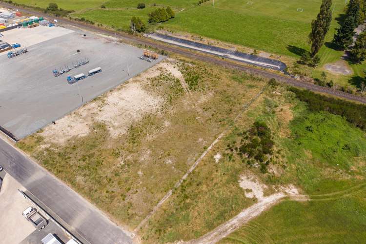 10-16, 18 Huttloc Drive Tokoroa_9