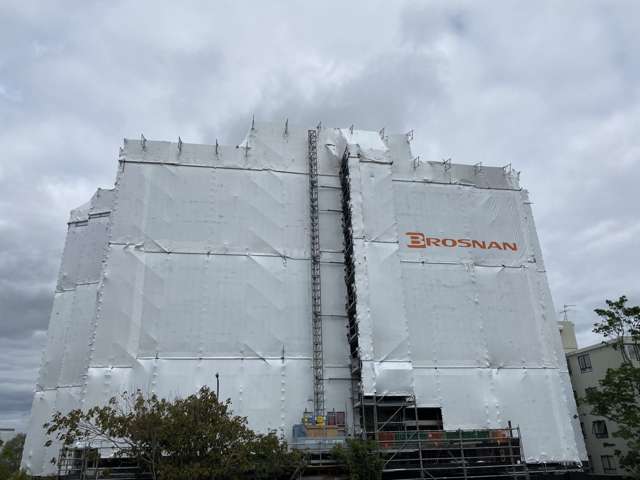 Multi-million-dollar apartments under plastic wrap again 15 years after leaky building fix