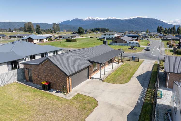 59 Orbell Crescent Te Anau_24