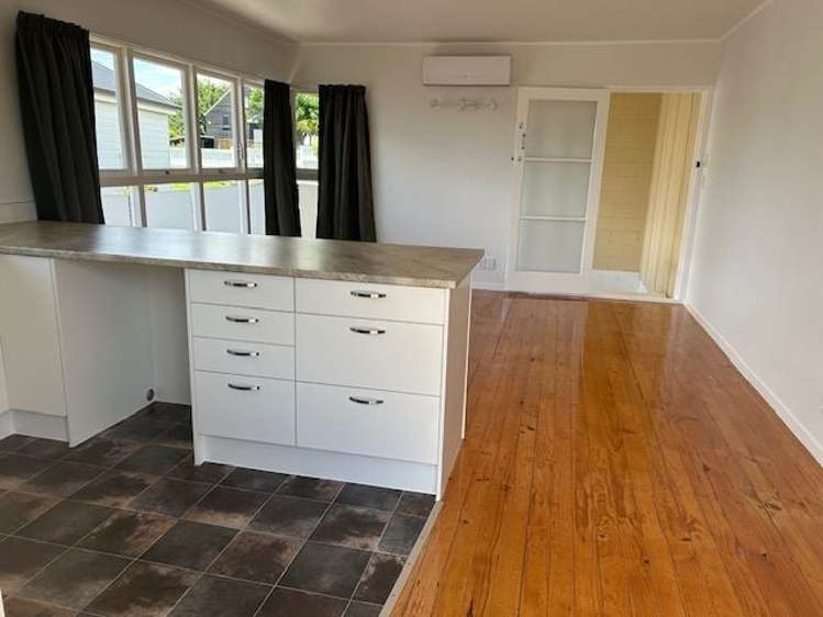 2/70 Gladstone Road Northcote_4