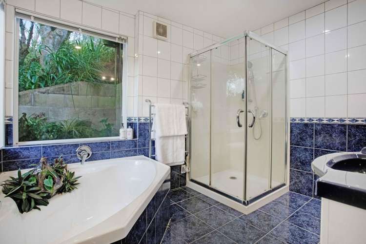 23 Pinewood Grove Botany Downs_9