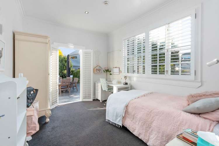 71 Beach Road Mellons Bay_12