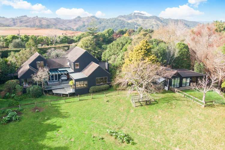 212 Ara-Kotinga Whitford_1