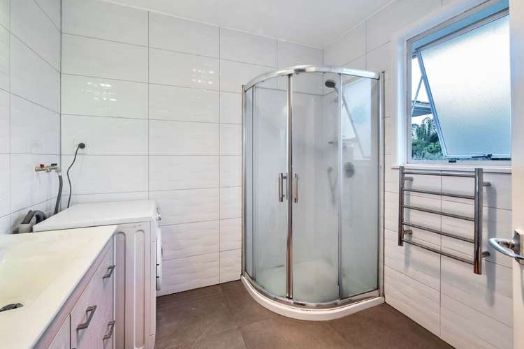 24 Finlow Drive Te Atatu South_11