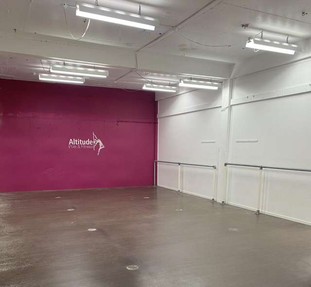 2/62 Barrys Point Road Takapuna_2