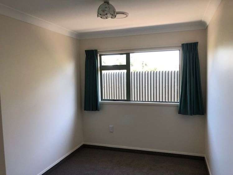 2/68A Guppy Road Greenmeadows_17