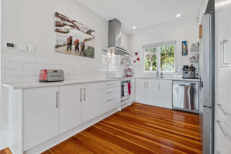 8 Epworth Avenue Royal Oak_18