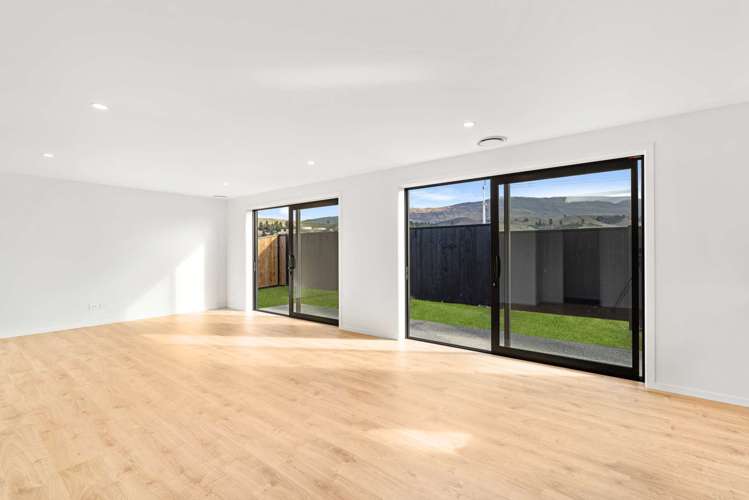 77 Magnum Drive Cromwell_7