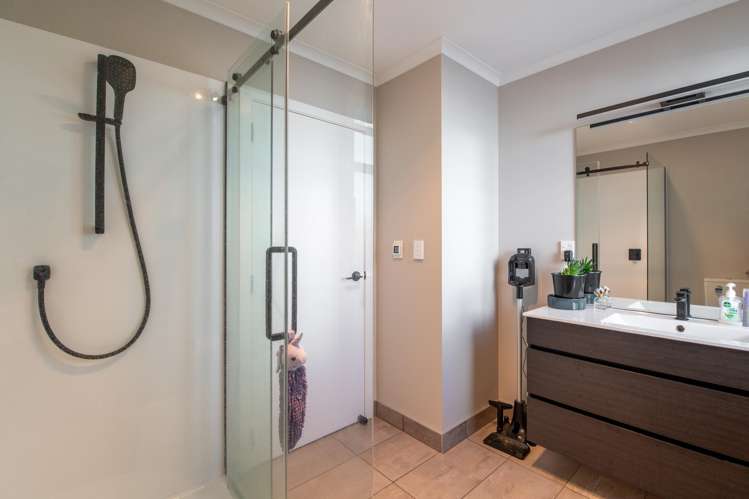 236 Ranolf Street Glenholme_21