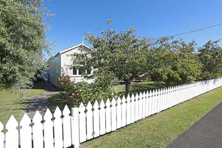 12 High Street Bulls_24