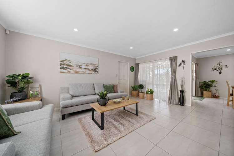 17 Flora Place Wattle Downs_34