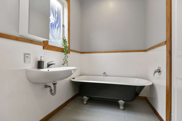 32 Owhiro Bay Parade Owhiro Bay_14