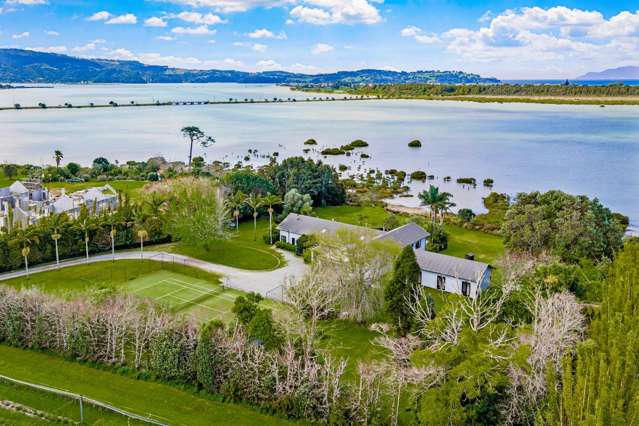 Substantial Harbourfront home with potential