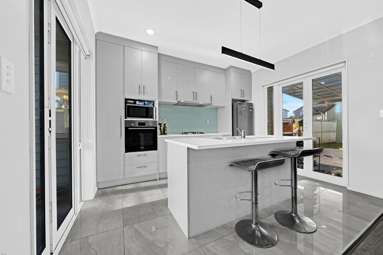 10 Warbler Crescent_3