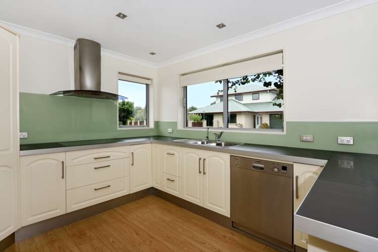 2 Cambria Gardens The Wood_5