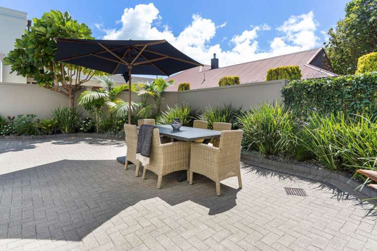 42 Oakwood Grove Eastern Beach_22