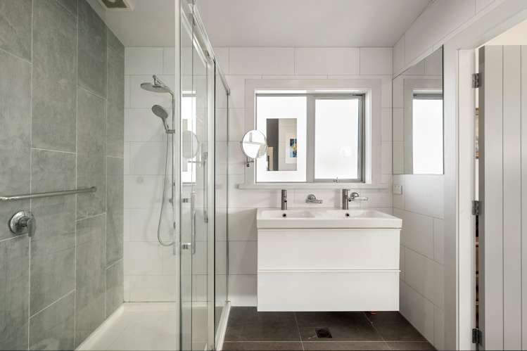 18a Birkhall Grove Strathmore Park_11