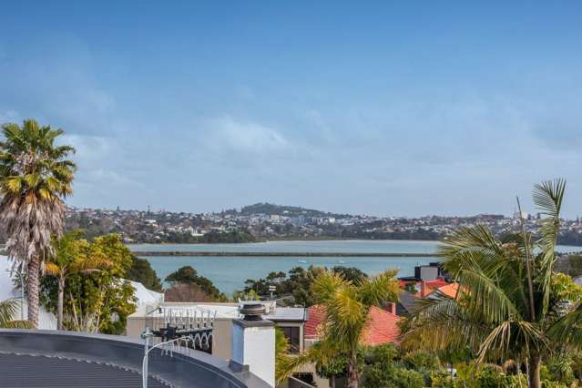 142b Paritai Drive Orakei_1