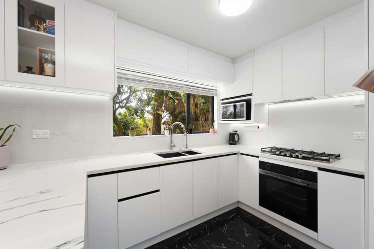 75 Kelman Road Kelston_16