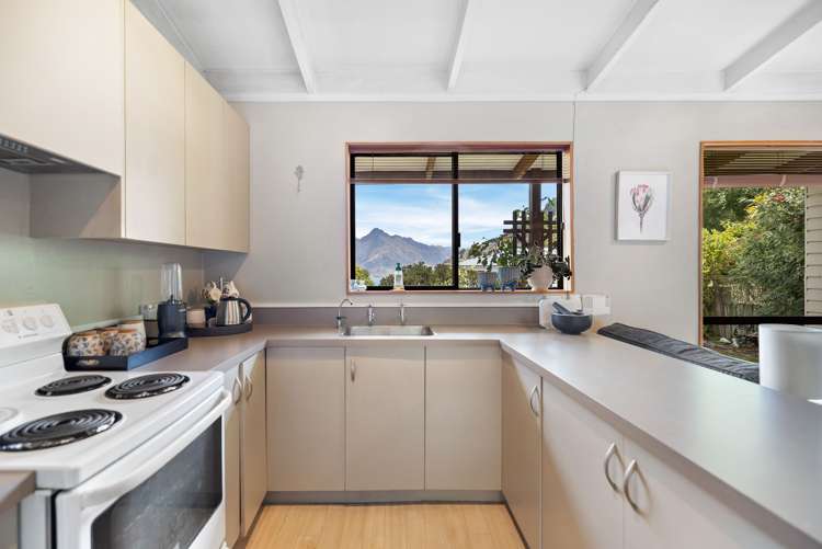 1b Dart Place Fernhill/Sunshine Bay_10