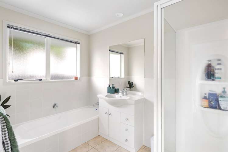 5 Montrose Place Pyes Pa_18