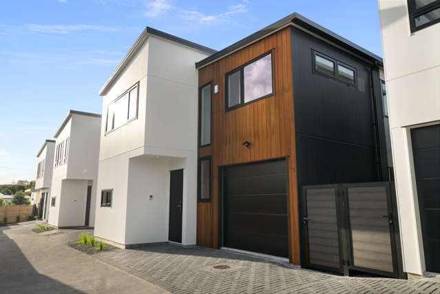 Brand New, Standalone & Double Westlake Zone!