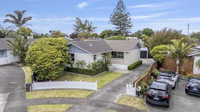 Spacious Brick & Tile Home in a Quiet Cul-De-Sac