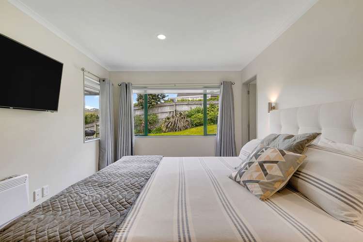 71 Te Puia Drive Aotea_14