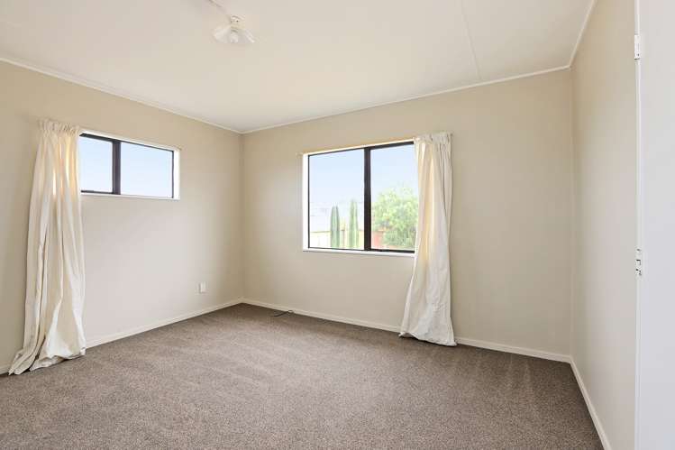 11 Holmes Place Flaxmere_7