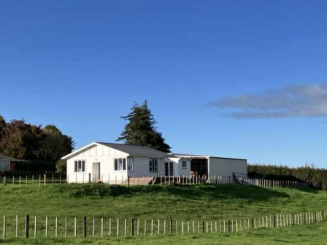 1 Acre Lifestyle Opportunity With Rural Outlook