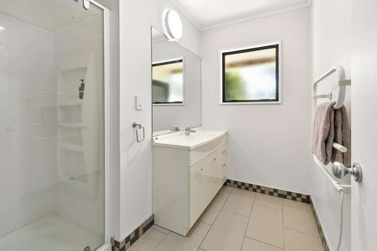 25 Silkwood Grove Totara Heights_13