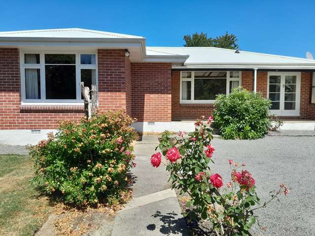 Available Now! 4 Bedrooms, 1.5 Bathroom