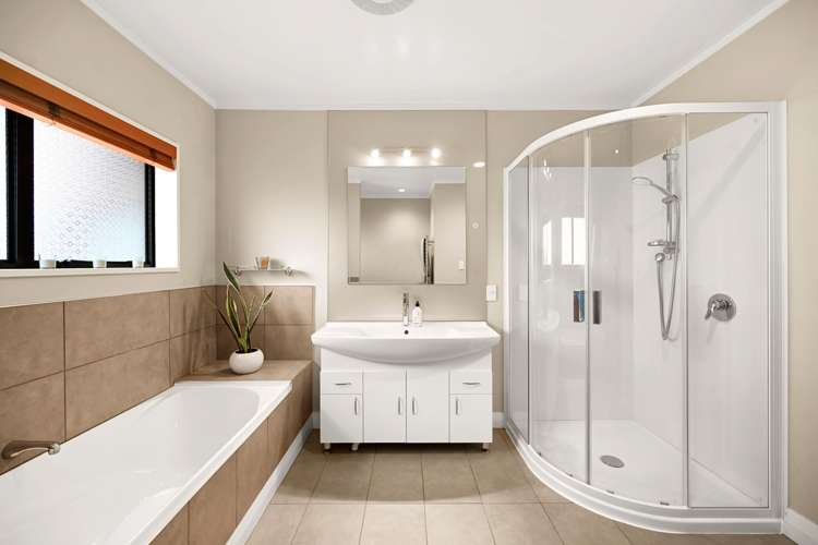 54 Ellerslie Avenue Chedworth_11