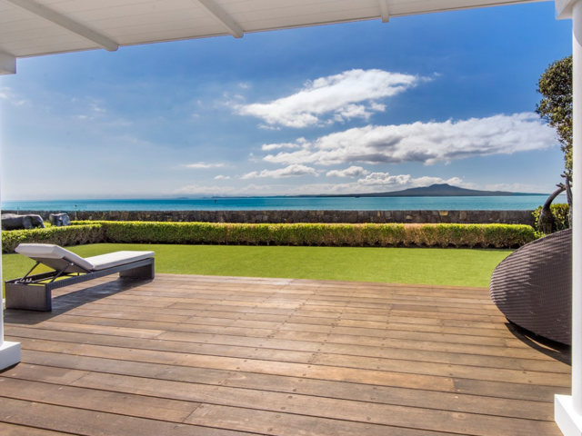 Buyer throws down $17.1m for Takapuna trophy home