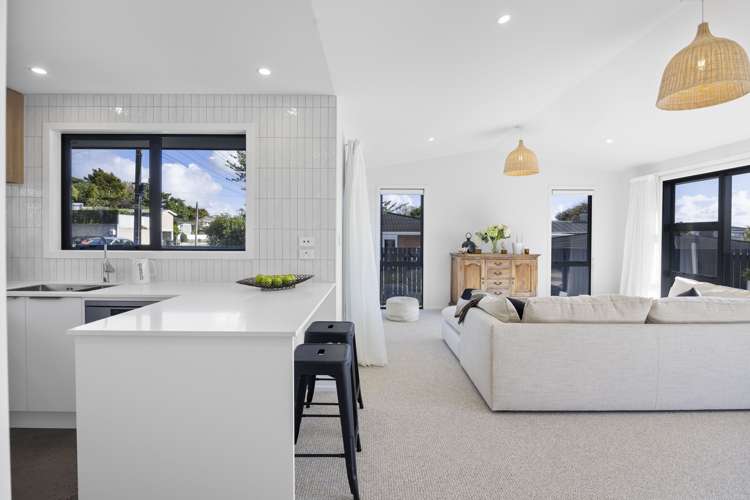 6 Burns Street Westown_10